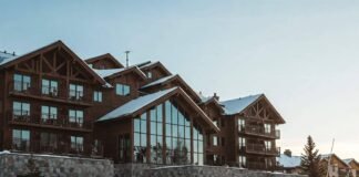 Aspen Ski-In Ski-Out Elegance: Unveiling the Most Luxurious Resorts Luxury Ski Resort